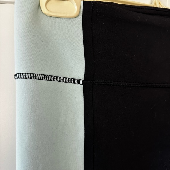 Lululemon wunder under crops size 10 Vintage - Picture 3 of 3